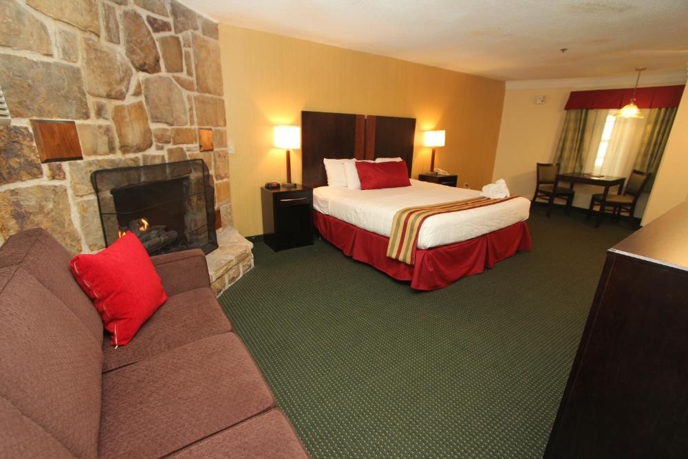 Black Bear Inn & Suites
