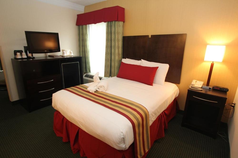 Black Bear Inn & Suites